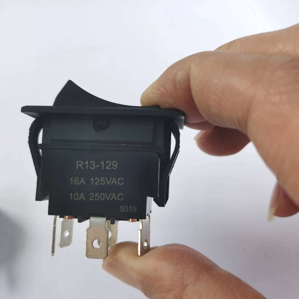 R13-129 4Pin 6Pins 125/250V 16 - Power Tools recensione e prezzo